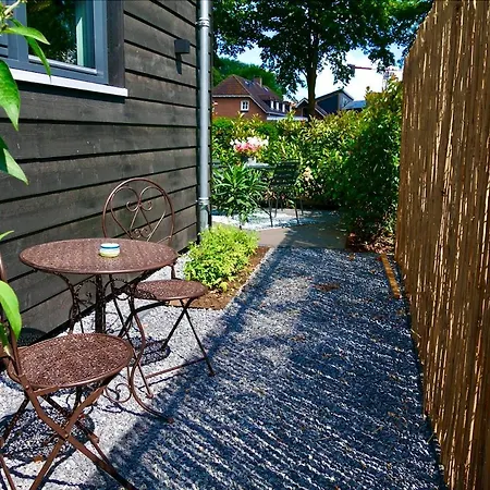 Udens Buiten Bed & Breakfast *